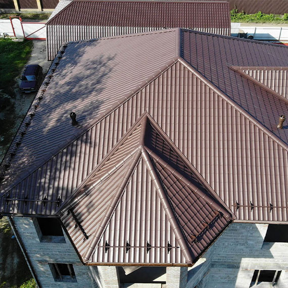 Монтаж сложной крыши и кровли в Пустошке и Псковской области